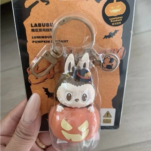 POP MART Labubu Pumpkin Luminous Keychain Happy Halloween - Picture 2 of 3